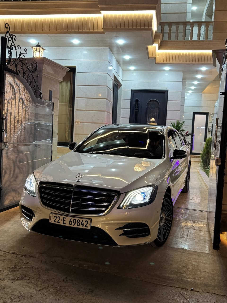 للبيع S560 موديل 2018
محرك 8 سلندر 4 الاف توين تيربو

كير 9 سرعات

وارد الماني فقط صبغ جاملغ وباب خلفي اثر شخط والصور موجودة

ماشية81 الف كيلو  

فول مواصفات

جكات تصعد وتنزل 

فتحة بانوراما

رادارات وكامرات 360

نظام الرؤية الليلية

تحكمات كشنات امامية و خلفية كهربائية و مساج

كشنات تدفئة وتبريد

نظام اضائة داخلية 64 لون 

DISTRONIC PLUS نظام القيادة الذكية

كاميرات 360 درجة

نظام النقطة العمياء

للحماية قبل الحوادث PRESAFE نظام

مساعد الحفاظ على المسار

نظام الفرملة التلقائية في حالات الطوارئ

تايرات جدد الماني بيرلي رنفلات

دسكات وفلنجات امامي مارسدس اصلي جدد

PPF مغلفة بالكامل السيارة 

رقم اربيل وتحويل مباشر

مكان السيارة ديالى بعقوبة 

*********** رقم التلفون
