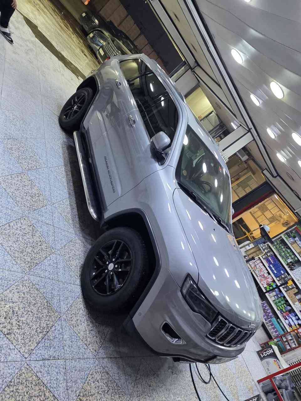 سلام عليكم 
للبيع جيب  خليجي🚘   لمتدد  2018 
او مراوس بجيب 2024 او 2025 

فوووول مواصفات

المحرك : V6.  3.6L ‎  

رقم سليمانية باسمي تحويل مباشر

سياره جديده استخدام شخصي
‏‎* المواصفات :

‏‎1ـ ادار امامي وجانبي 

‏‎2ـ نقطة عمياء 

‏‎3ـ فرش المقاعد من الجلد
‏
‏‎4ـ ويل قياس  18 .

‏‎5ـ مقود السائق كهربائي . 

‏‎6ـ تدفئة ستيرن . 

‏‎7ـ شاشه كبيرة 8.4 انج .

‏‎8ـ نظام الملاحة (GPS) . 

‏‎9ـ نظام خاص للطرق الوعرة . 

‏
‏‎10ـ المصابيح الأمامية مع LED لايت . 

‏‎11ـ كشافات ضباب بروجكتر زنون . 

‏‎12ـ تشغيل عن بعد 

‏‎13ـ حساسات أمامية .

‏‎14ـ حساسات خلفية .

‏‎15ـ كاميرا خلفية .

‏‎16ـ بخاخ ماء لتنظيف المصابيح الامامية .

‏‎17ـ مرايا بخاصية التعتيم الذاتي . 

‏‎18ـ مرايا جانبية قابلة للطي . 

‏‎19ـ  بلوتوث تلفون . 

‏‎20ـ محدد سرعة . 

‏‎21ـ نظام تشغيل واطفاء اوتماتيكي للمحرك للتوفير من صرف الوقود . ( Auto Start System ) .

‏‎22ـ نظام بريك اوتماتيكي ( Auto Break System ) .

مكان سيارة بغداد الدورة

السعر 245  

 للتواصل👇🏼
***********
