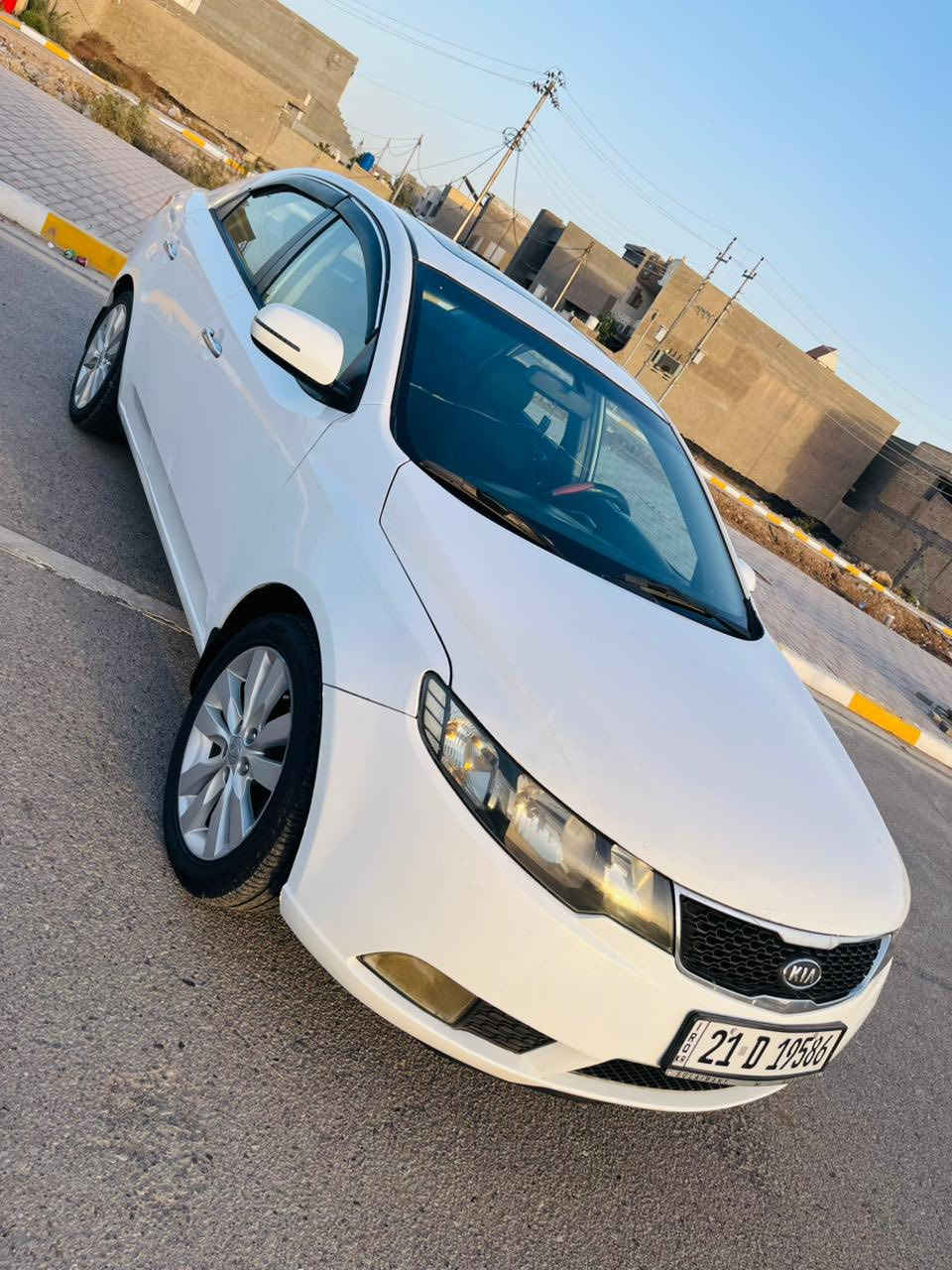 سلام عليكم سيراتو موديل 2013 فول مواصفات رقم جديد سنويه جديد تريد تحويل او وكاله سياره مكفوله مثل ما موضح بل منشور مكان واسط الصويره النتصال ***********
