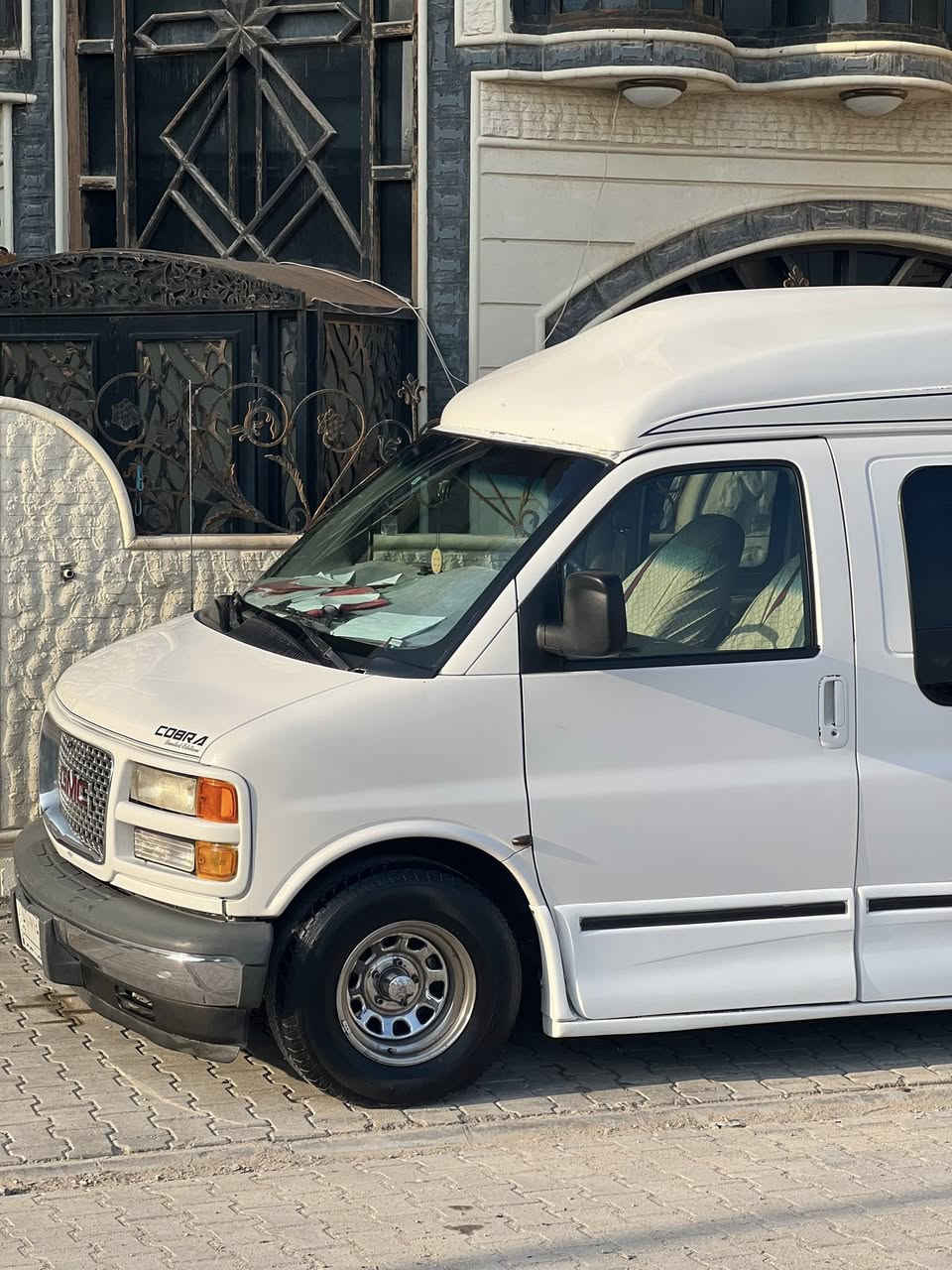 السلام عليكم 
طبعاً السيارة للجناية ولليعرف قيمتها 
ڤان أكس بريس سياحية قمبورة موديل 2000 مسجلة 1990 رقم بصرة أنكليزي بأسمي تحويل بنفس اليوم 
السيارة ما يحتاج اذكر مواصفاتها لان كلشي واضح كدامك 
السيارة وارد يابان جبتها على ايدي ماشية 50 الف وحالياً ماشية فوك ال100 السيارة مكانها بصرة جاهزة على اخر حباية 
(رجاءً المو شراي والمايعرف قيمة السيارة لا يسئل اسئلة غريبة ) 
سعر السيارة 220 ورقة يعني شدتين وعشرين ورقة واذا اكو مراوس عادي حسب القناعة سبب البيع اشتريت مثلها حديثة 
واعتذر على الاطالة والازعاج
رقم التلفون ***********
