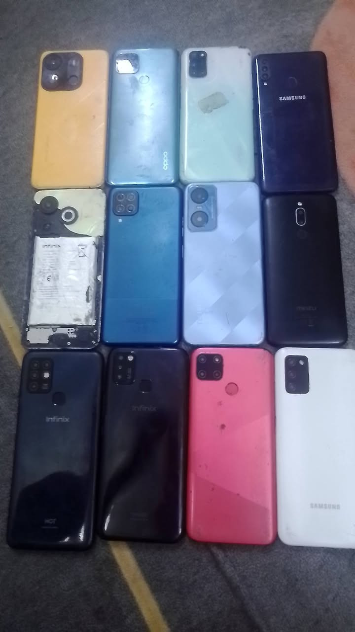 السلام عليكم للبيع بوردات أبيع فحم
السعر150العنوان بغداد مدينه الصدر ***********
