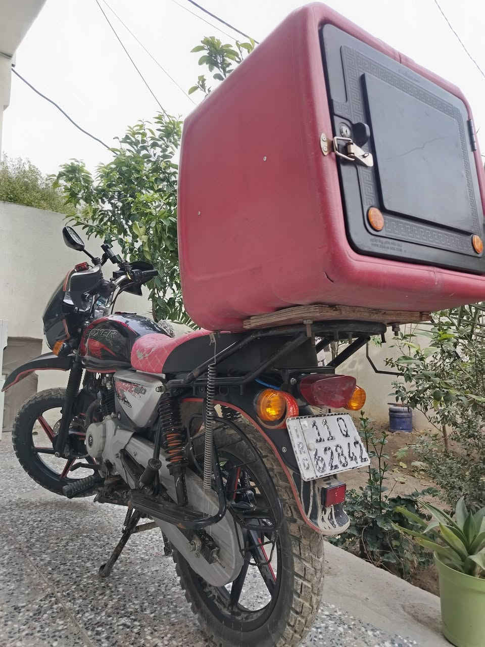 السلام عليكم دراجه كامله اي نقص مابيها بس جان عندي مسطره بداخل المحرك انكسرت وبدلت غراضها كلها بلاديه مال شركه جيب اقوه فيتر تعرفه وتعال افحص محرك انطيك بي ضمان سنه مكاني بغداد المشتل سعرها قفل من اخير 17500
هذا رقمي ***********
