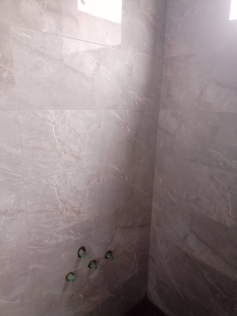 اسطى سيراميك شغل درجه اولى شغل بزيونه متفرق حاليا ***********اسيا ***********
