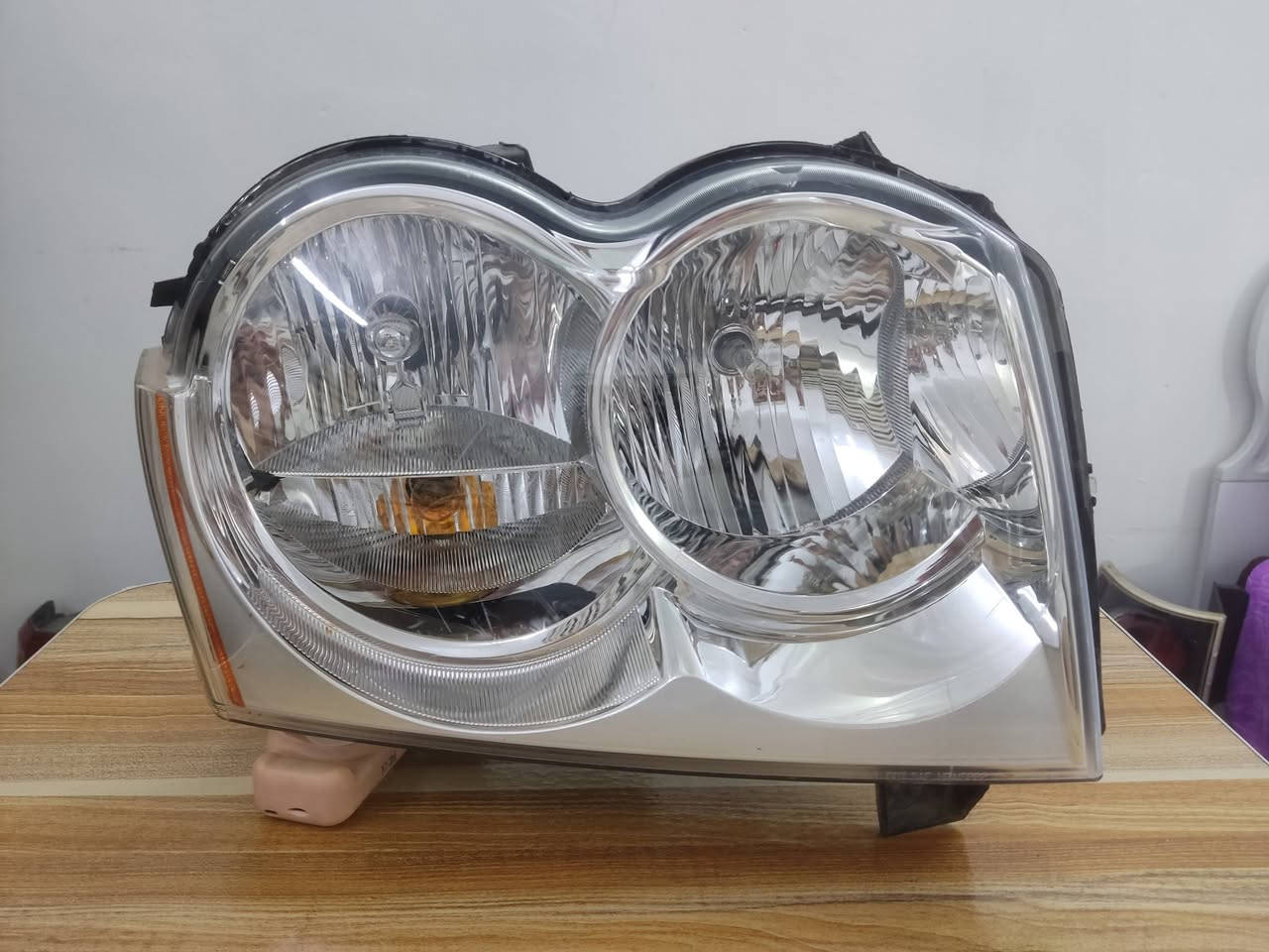 السلام عليكم ورحمه الله وبركاته
مازدة لاريدو تك واحد جهة عكس السايق 
تفصيخ اصلي السعر 60 ألف الاتصال على الرقم *********** بي واتساب
