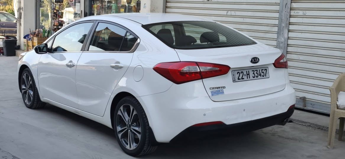 السلام عليكم
كيا سيراتو 2014 خليجي
محرك16 دووش غير مفتوح 
كير وتبريد وطخم جديد وشرط
رقم جديد سنوية وهزة وفحص جديد 2029
مواصفات 
تحكمات جهتين 
5ويل كب كروم
تكييف خلفي
كزوز رياضي
لايت LED 
بك لايت LED
اشاير مري 
مع فتح ترحيبي 
مري شفط 
ستيل يدات
بلاجكتور مع منافذ شحن 
السعر 118 
الرقم ***********
       ***********
