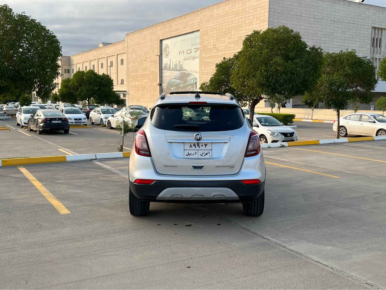 السلام عليكم 
السعر فقط 89📍ورقه فقط ومجال
للبيع فقط بدون مراوس بيوك امريكي موديل 2018 محرك 4 سلندر توربو السياره 5 راكب وفول فول مواصفات 1/1 السياره گير محرك تبريد شرط طخم تايرات جدد تحويل وغرامات شرط السياره ماشيه 120 الف كيلو وبيها قطعتين ونص صبغ  بدون دواخل شواصي وايرباكات مكفوله والسونار موجود جديد سياره جاهزه وحلوه دينار مصرف مابيها السعر فقط 89 ورقه ومجال وعليها 300$ دولار غرامه ينزل من السعر مكان السياره اربيل للتواصل الاتصال
***********- بي واتساب
***********- بي واتساب
*********** أربيل, العراق
