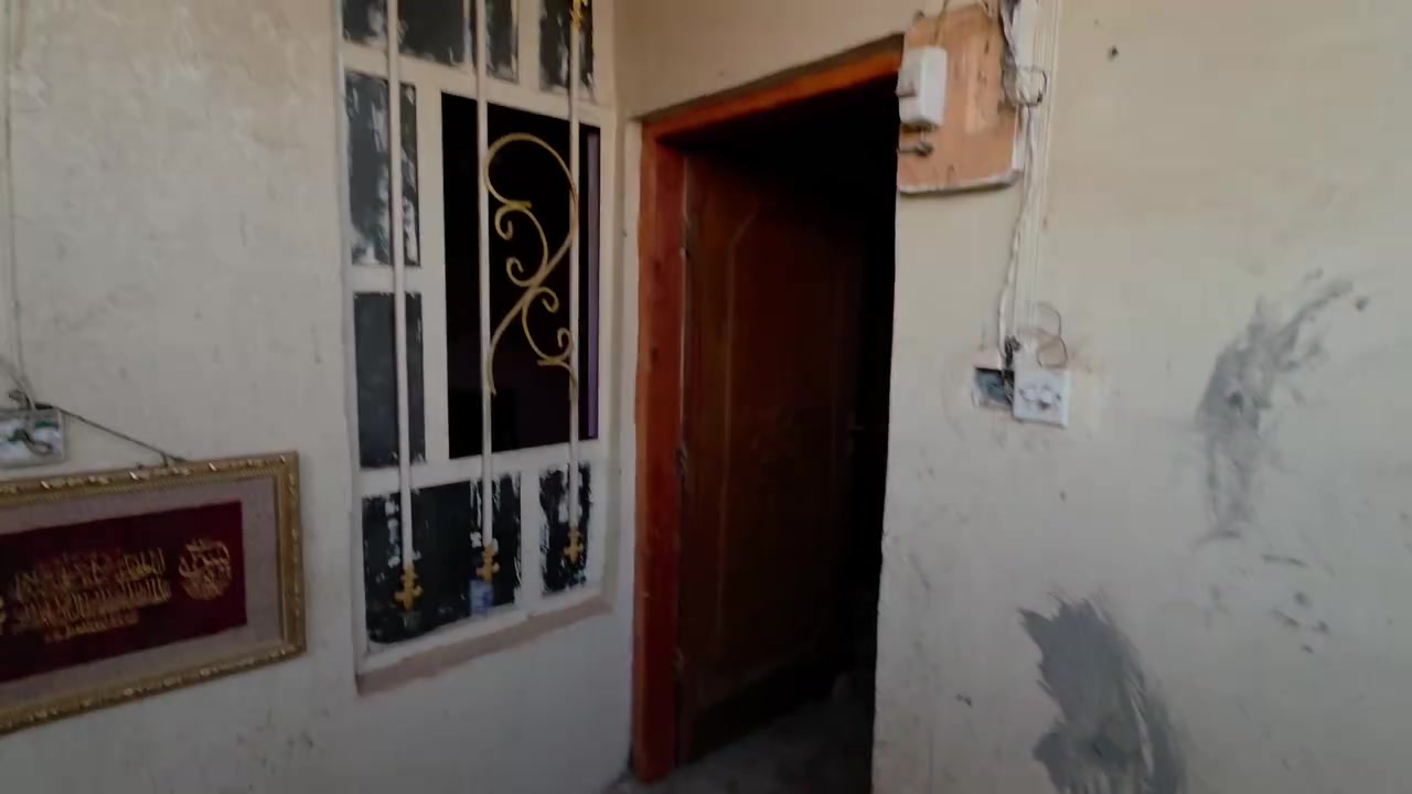 🏠 بيت طابقين للبيع في ديالى - المقدادية (منطقة العروبة) 🏠
​لكل الباحثين عن السكن الهادئ والموقع المرتب، متوفر بيت (عرصة) بمساحة تقريبية 100 متر مربع. البيت بناء مرتب وموقعه ممتاز جداً.
​📍 الموقع:
​ديالى - المقدادية - منطقة العروبة - جهة الشاخة (بالقرب من سوق الجمعة).
​📋 تفاصيل البيت:
​الطابق الأرضي: غرفة نوم + صالة واسعة + مطبخ + مجمع صحيات.
​الطابق الثاني: غرفة نوم + صالة إضافية.
​💰 السعر:
​18 مليون دينار عراقي (وبيها مجال للشراي الصامل الطيب).
​📹 شاهدوا الفيديو المرفق لمشاهدة تفاصيل البيت وترتيبه على أرض الواقع.
​📞 للاستفسار والتواصل المباشر:
يرجى الاتصال على الرقم:***********
​الله يبارك للبايع والمشتري ✨
