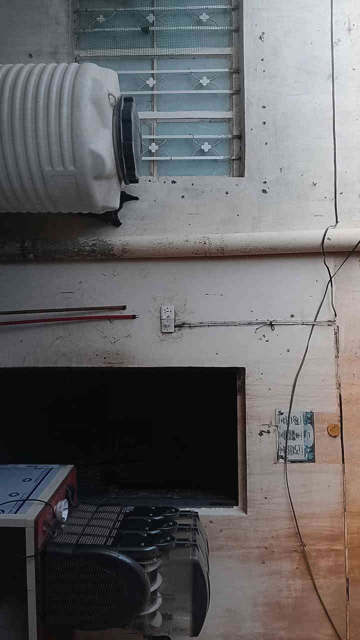 منزل في خانقين في منطقه مالكشا قرب المدرسه يم بيت الدكتور مساحه المنزل 180 متر المنزل غرفتين واستقبال ومطبخ ومحل جاهز مجاري البيت واساس المي والبيت كله كامل جاهز فقط بالسقف تشيكو وشغل شركه للصناعه يعني شغل مضبوط واصلي وما بيه اي عيب البيت والبيت سقف ثانوي بالكامل السعر 8 مليون وقابل للتفاوض ***********
