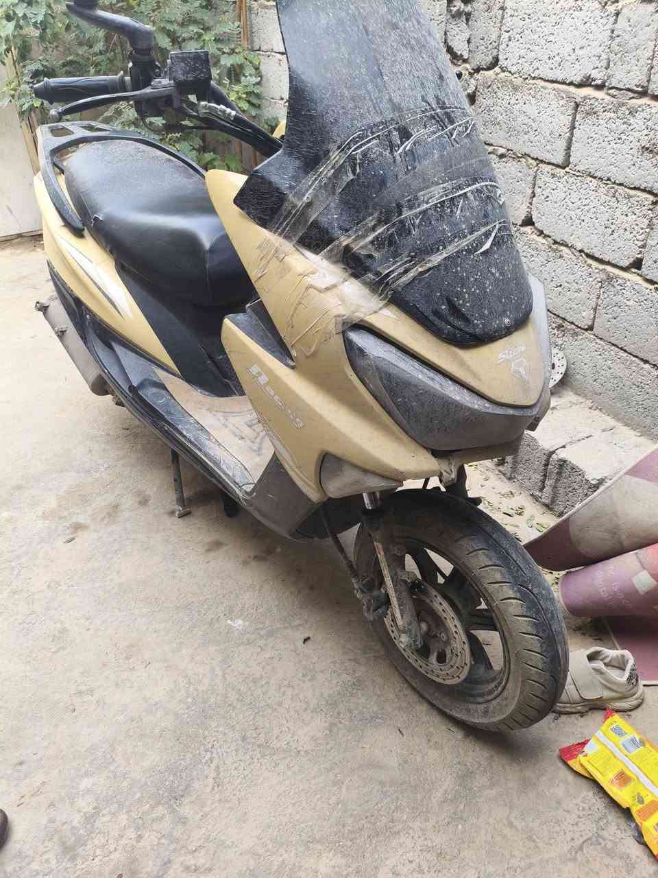 سلام عليكم دراجه سترونك نضيفه مامفتوحه ياباني اصلي كابريته يحتاجلهه تنضيف سعر250. بيهه مجال بصيط *********** مكان كربلاء شارع الحر
