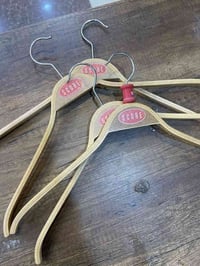 للبيع  تعلاكة خشب  عدد ٣.٠٠٠ قطعة  0751 712 61 12