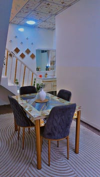 ميز • ٤ كورسي • شوشه