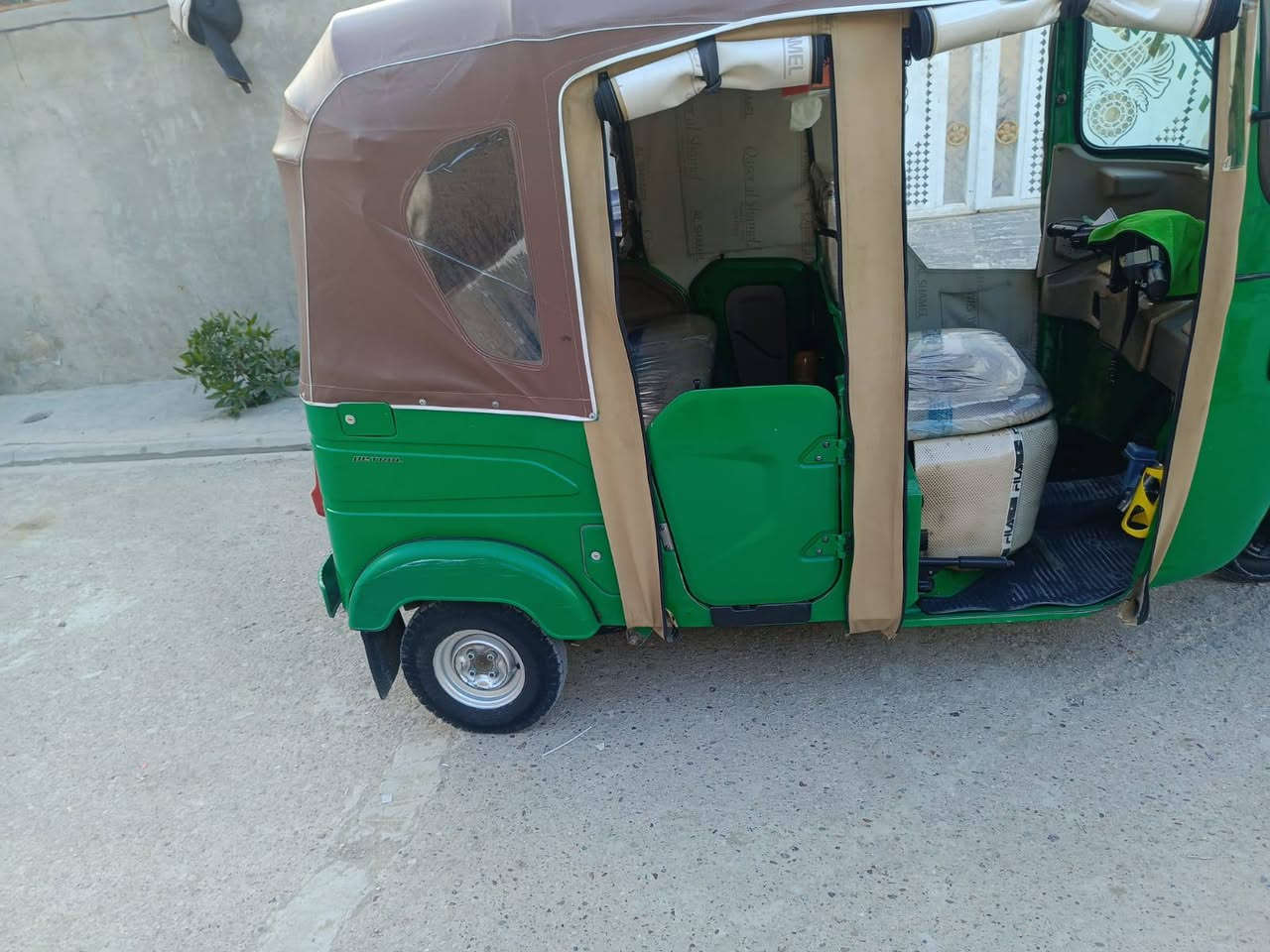 السلام عليكم تكتك البيع موديل 22 رقم وسنويه تحويل ثاني رقم بغداد تكتك حلوه بس الغد معمر الباقي كفاله كشرع مكينه مكاني بغداد حي نصر السعر خاص ***********
