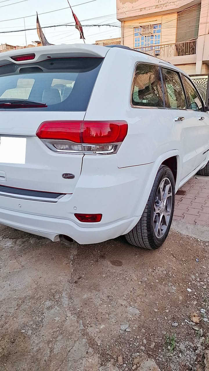 سلام عليكم جيب 2020 خليجي
كراند شيروكي فه📍  اوفر لاند 
 
 
اعله موصفات
جكات 
ورقم مميز سليمانيه بسمي الجديد 

 
الموديل : 2020 . (خليجي) . مكفول من فتح 
المحرك : V6.  3.6L .
العداد:78 الف m  

سياره جديده بمعنى الكلمه 
* المواصفات : داخل مشمشي    . . 
* نقطة عمياء .
* دفع رباعي 4x4 . 
* فرش المقاعد من الجلد . 
* المقاعد الأمامية كهربائية .
* ذاكرة لحفظ وضعيات الجلوس . 
* المقاعد الأمامية وخلفيه مع تدفئة . + تبريد 
* ويل قياس 20 انج 
* مقود السائق كهربائي . 
* تدفئة ستيرن . 
* سقف بانوراما .
* شاشه 8.4 انج .
* نظام الملاحة (GPS) . 
* نظام خاص للطرق الوعرة . 
* مصابيح امامية زنون . 
* المصابيح الأمامية مع LED لايت . 
* كشافات الضباب زنون . 
.* تشغيل عن بعد .
* صندوق كهربائي .
*  حساسات أمامية . 
*  حساسات خلفية .
* كاميرا خلفية .
* بخاخ ماء لتنظيف المصابيح الامامية .
* مرايا بخاصية التعتيم الذاتي . 
* مرايا جانبية قابلة للطي كهربائيا . 
* بلوتوث تلفون . 
* محدد سرعة . 
* نظام تشغيل واطفاء اوتماتيكي للمحرك للتوفير من صرف الوقود .
مكاني بغداد📍***********
