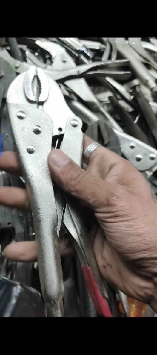 السلام عليكم
كلابة  قراصة    الصناعة   الماني امريكي سويدي   20 ملم    25 mm جميعهن حاصلات على  A  بمعنى جوده عالية كلش      بيهم وياهن صيني نسبه قليله لكن مخصص للبرازيل  و هم  حاصل على  كراند A    شرط ثقيل و اوربي   ومستحيل يفتح 
سعر القطعتين ١٢  مع التوصيل  جميع المحافظات بغداد, العراق


**إذا كنت صاحب هذا الإعلان وتريد حذفه لأي سبب، رجاءا أرسل رسالة إلى الدعم الفني**