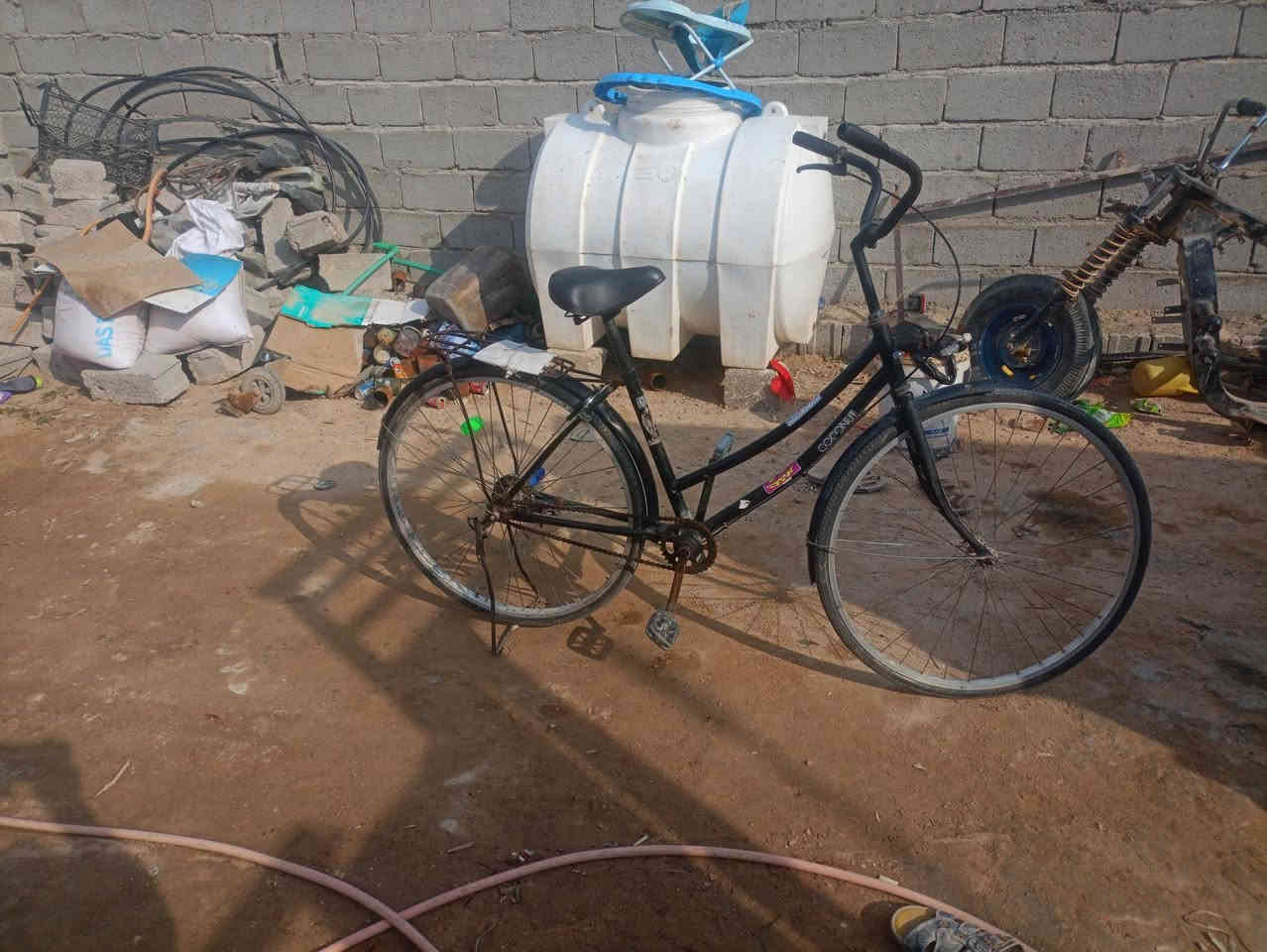 السلام عليكم بايسكل للبيع على طريق كربلاء نجف 690 عمود السعر 50 رقم التليفون***********
