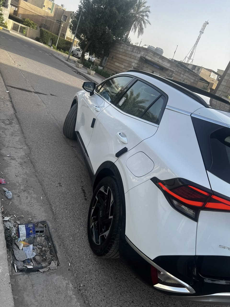 السلام عليكم سبورتج 2023 خليجي فول مواصفات بنوراما كراسي كهرباء دخول ذكي حساسات امامي خلفي مكفوله من الصبغ عدا رصعه مسحوبه pdr بلجاملغ الامامي الايمن ماشيه 73 الف كيلو كامله بدون اي نقص السياره باسمي تحويل مباشر  السعر 220 وبي مجال بسيط مكاني بغداد زيونه ***********
