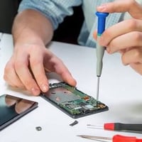 الي محتاج مصلح للهواتف هدا رقمي 07714350739