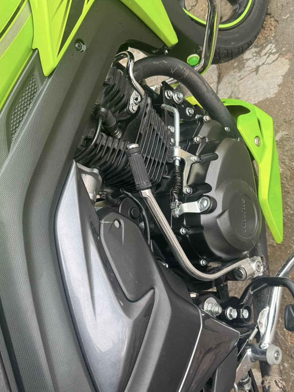 سلام عليكم
دراجة هوجي للبيع موديل 2022 ماشي 20.000
دراجه نضيفة حيل ومكفولة من الضربه والكلبه وفتح المحرك
مسجل تحويل مباشر 
السعر / 17 ورقة وبي مجال بسيط
 للاستفسار/ ***********
