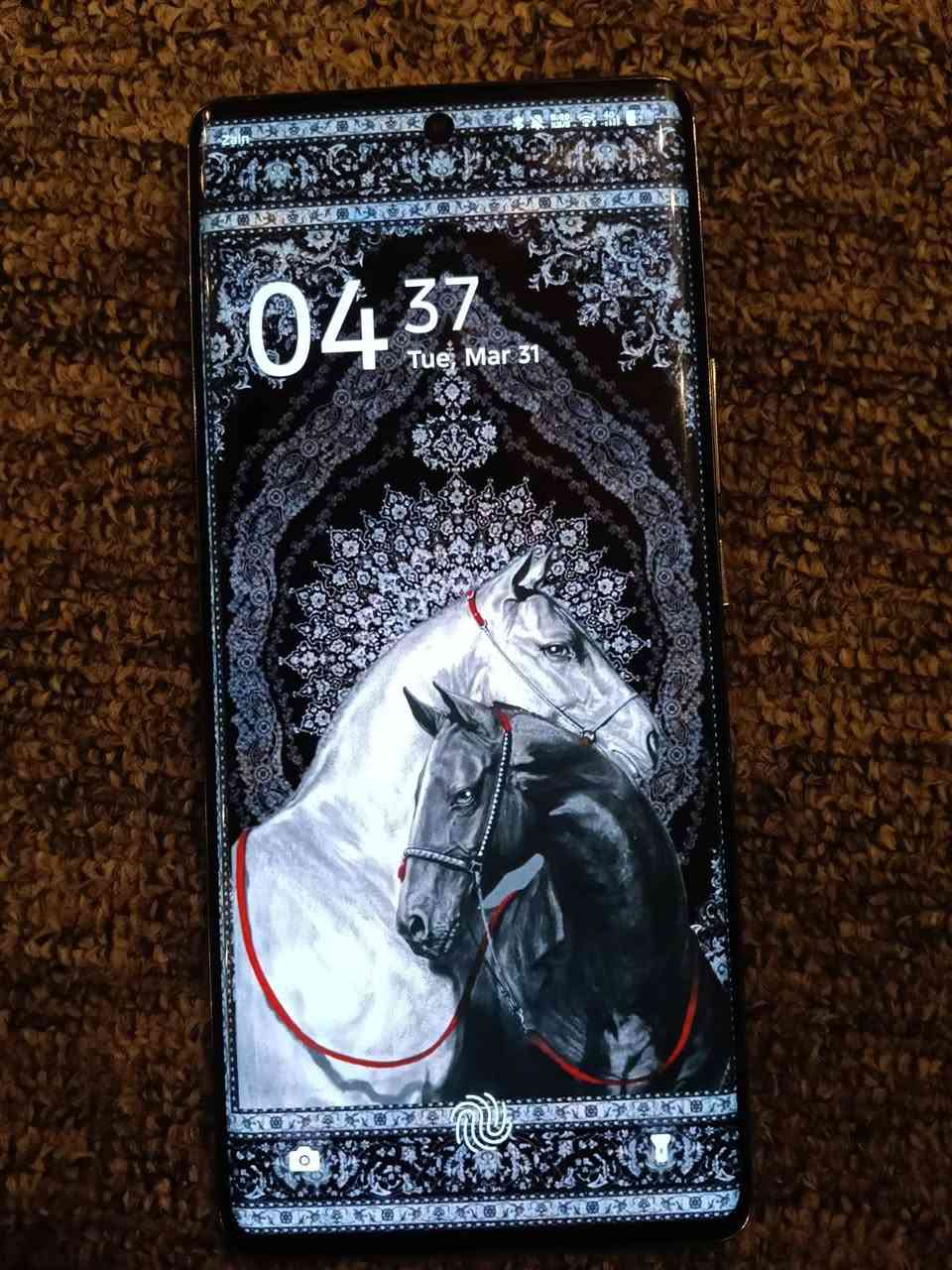 السلام عليكم، للبيع انفنكس نوت 40 برو 5G، الجهاز نظيف جدًا ومستخدم قليل, سعرة 225 الف قفل مكاني بغداد، للاستفسار *********** 
مواصفات الجهاز 👇🏻

⬅الشاشة من نوع AMOLED بحجم 6.78 إنش، تدعم 120Hz
⬅ المعالج MediaTek Dimensity 7020 بتقنية 6 نانو، ويدعم شبكات الجيل الخامس 5G.
⬅ذاكرة 256 برام 8 
⬅الكاميرا الخلفية: ثلاثية، الأساسية بدقة 108 ميجابكسل مع مثبت بصري (OIS) لمنع الاهتزاز أثناء التصوير
الأمامية: بدقة 32 ميجابكسل لصور السيلفي
⬅سعة البطارية 5000 مللي أمبير وتدعم الشحن السريع بقدرة 70 واط، ويدعم الشحن المغناطيسي 
⬅نظام الصوت: مزود بسماعات ستيريو مزدوجة تم ضبطها بالتعاون مع شركة JBL لتقديم تجربة صوتية محيطية
⬅: الجهاز مقاوم لطرطشة الماء والغبار بمعيار IP53، والشاشة محمية بطبقة من زجاج Corning Gorilla
⬅ يدعم خاصية الـ NFC، ويحتوي على مستشعر بصمة مدمج تحت الشاشة، ومنفذ IR للتحكم في الأجهزة الكهربائية
