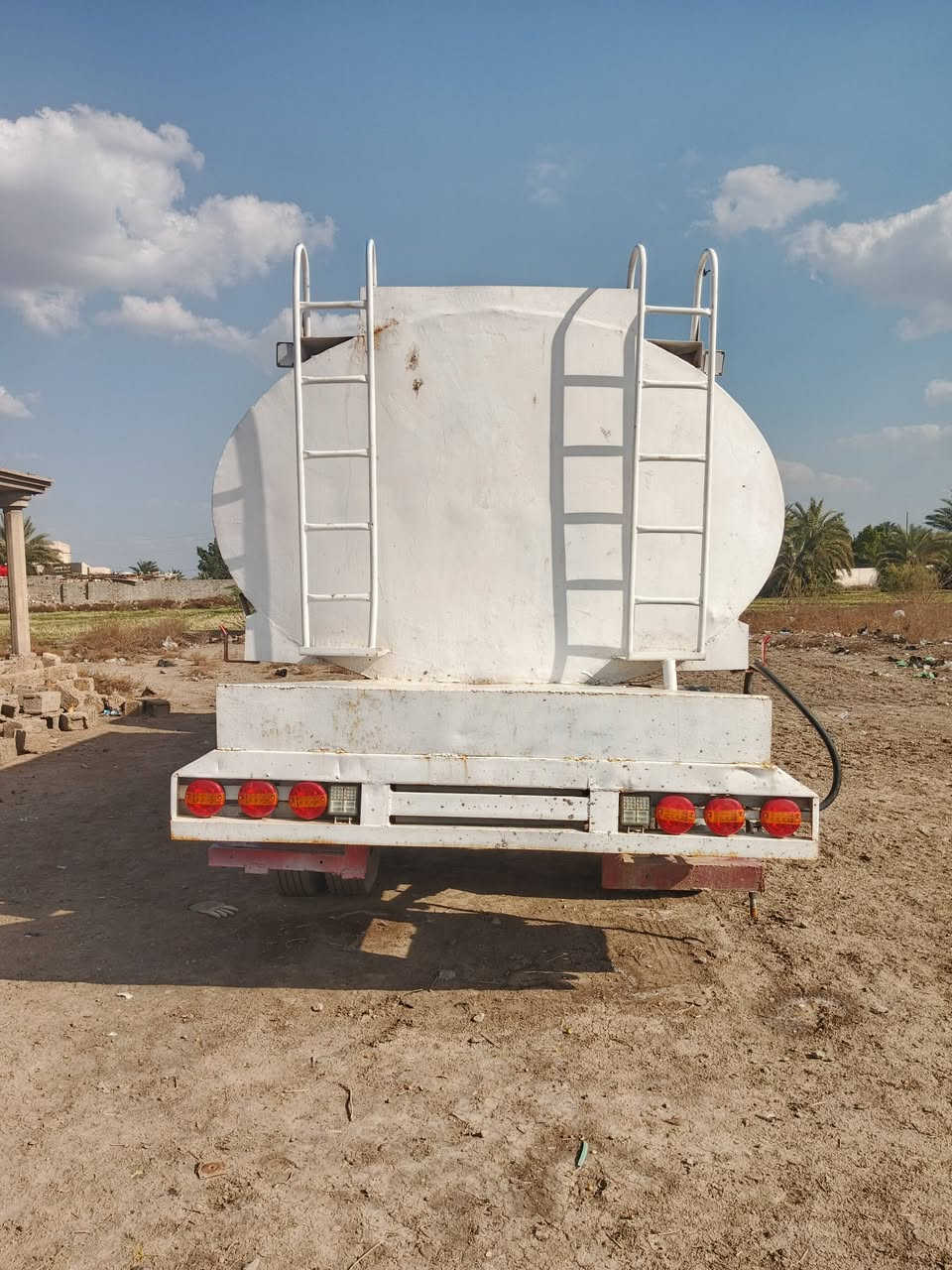 السلام عليكم تنكر للبيع رقم بغداد الماني مكينه وقير واكسن خيره من الله تانكن جديد سعر السياره 12 مليون وبيها مجال مكان بغداد المحموديه  ***********
