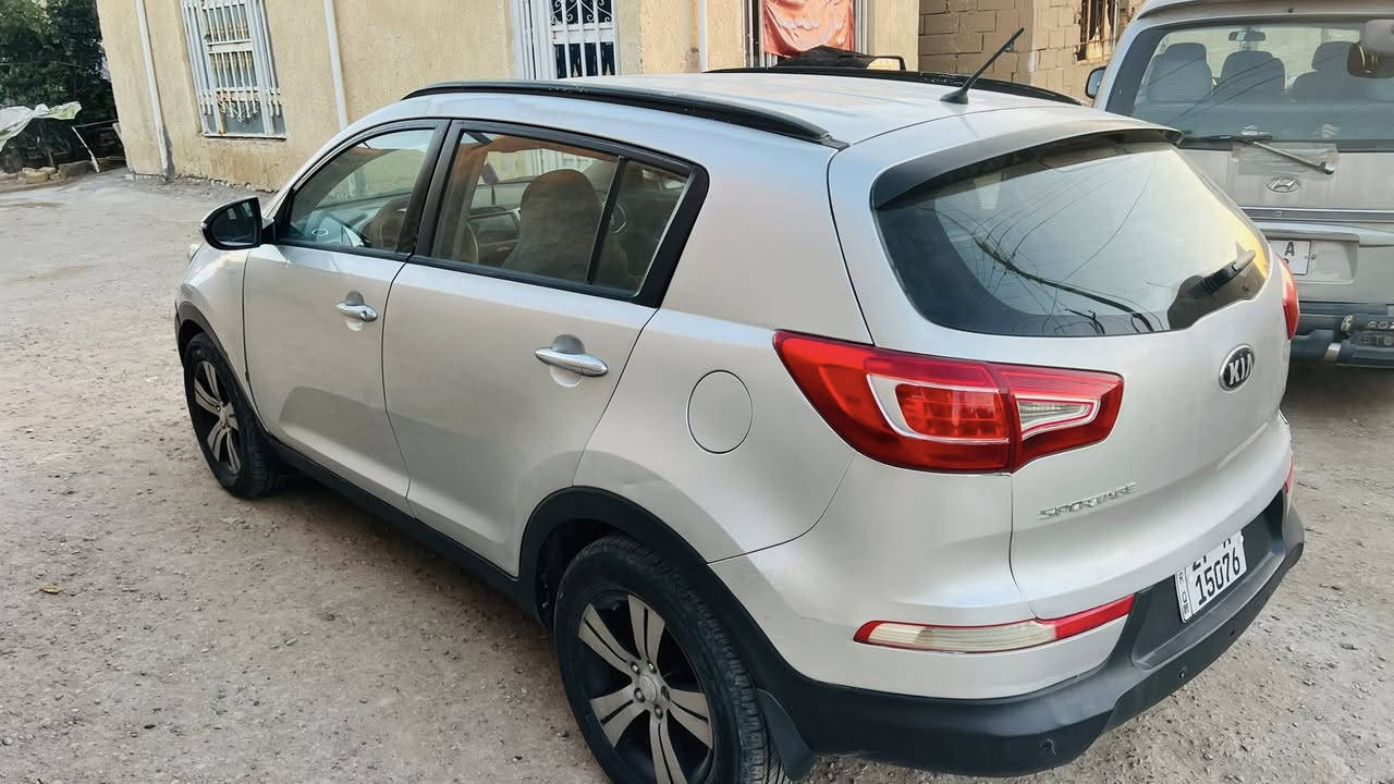 كيه سبورتج موديل 2012خليجي مصبوغ حزام
بيها ضربه بصيطه  رقم  ذي قار دولي بسمي تحويل 

حداديه زينه تخم تايرات (عته بلكير) بس سياره وين ماتريد تمشي كلشي مابيها  محرك دوش المرغوب 

تبريد شغال سعرها 125وبيها مجال بصيط الشراي 

مكان سيارة الناصريه القلعه سكر 

***********
