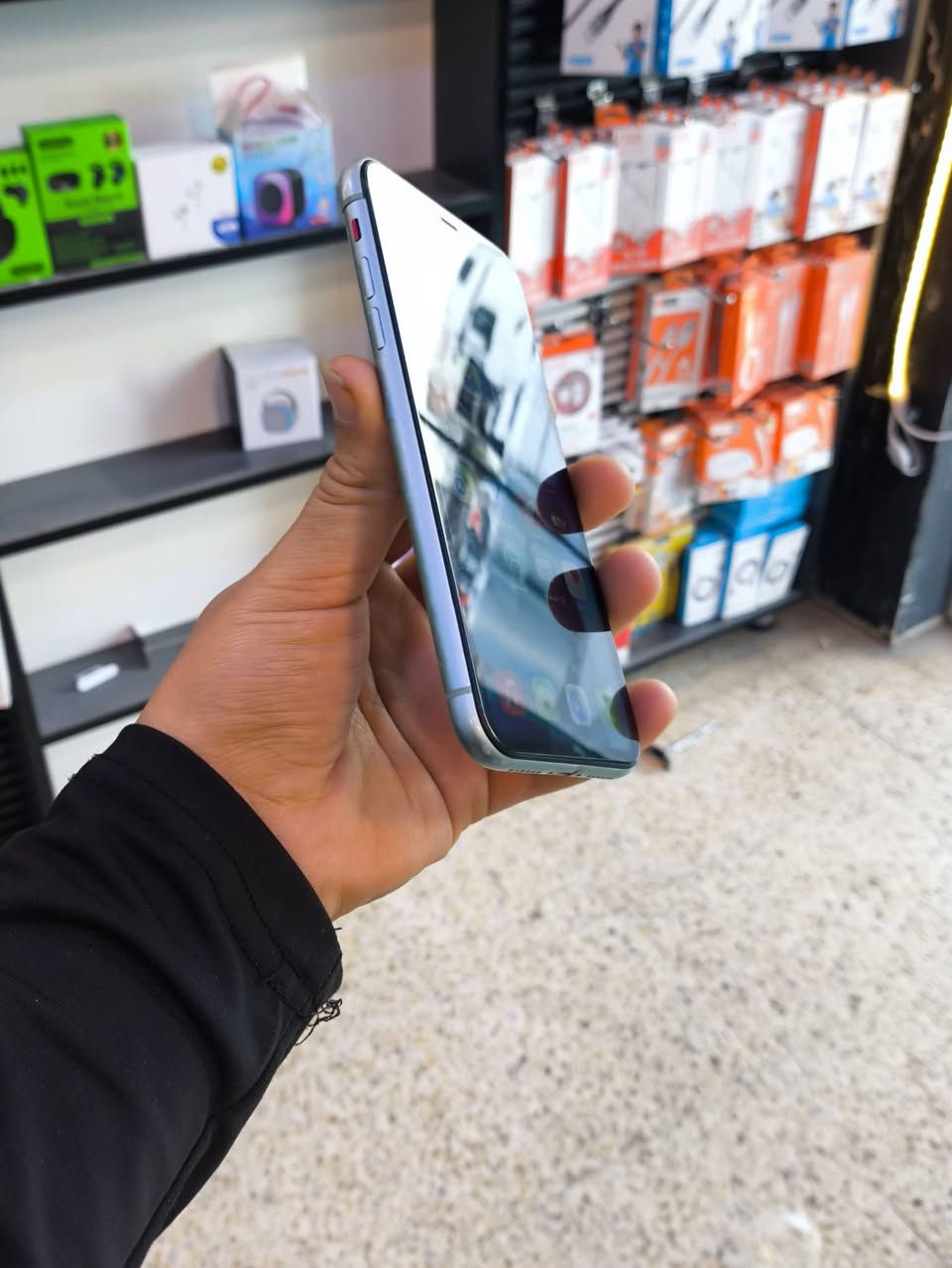 📱 ايفون 11 عادي
🔹 الذاكرة: 128GB
🔹 البطارية: 100%
✅ الجهاز شغال بالكامل من حيث:
الكاميرات 📸
دبل سيم كرت 📶
الصوت 🔊
الهزاز 🔄
⚠️ الملاحظة:
الجهاز يشتغل ويطفه وتظهر علامة آبل،
تم فحصه عند صيانة وقال يحتاج تبديل بطارية (غير متأكد 100% لكن الأغلب بطارية).
🔹 الشاشة: أصلي (ثلث خيارات) شرط
🔹 البيع على حالته (عله حطته)
💰 السعر: 100 ألف (قفلة)
📍 الموقع: الموصل - الأيسر
📞 التواصل: خاص أو اتصال مباشر
***********
