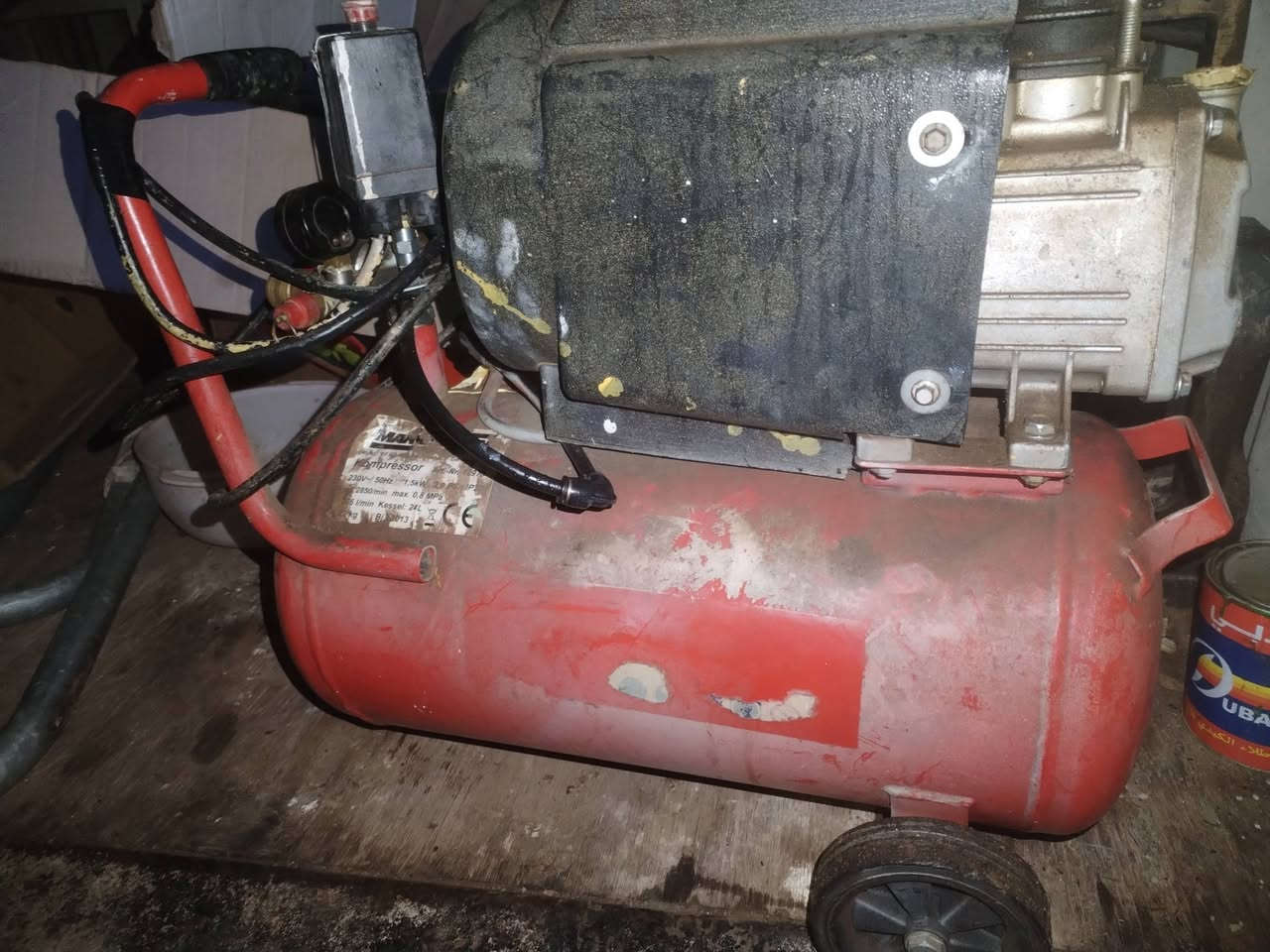 السلام عليكم،،،،،،،،
كمبريسر شغاله مابيي اي عطل،،،،،،،،
للبيع،،،،
السعر 75،،،،
الشراي يتصل
***********
