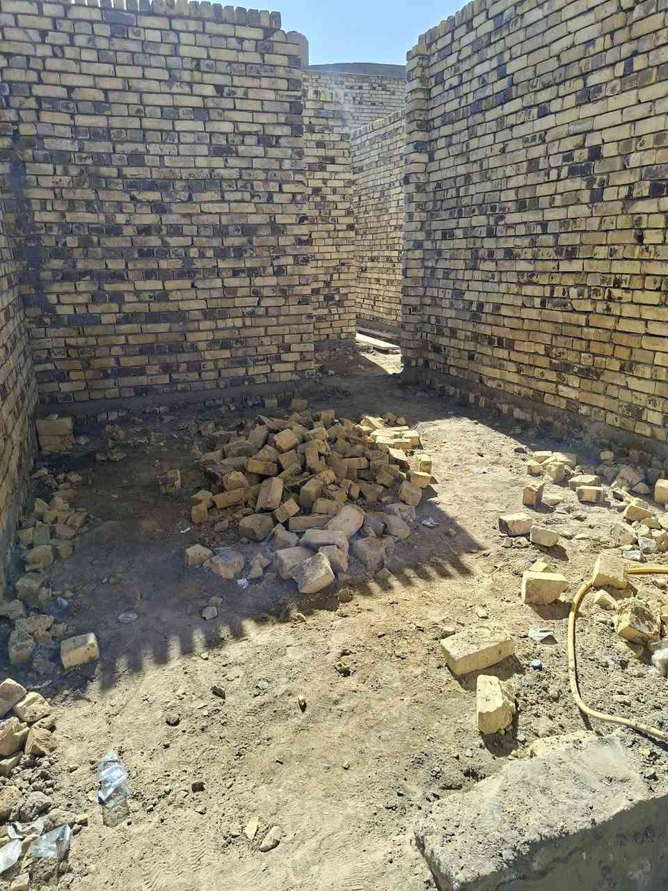 هيكل للبيع ١٠٠ / م السعر ٣٠ مليون وبي مجال حي السجاد الاتصال بالرقم ***********
