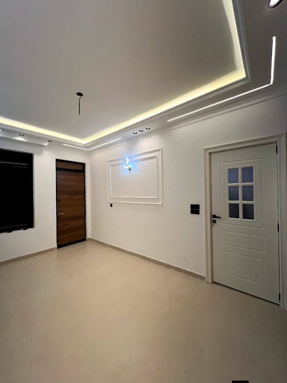 السلام عليكم
للبيع مشتملات  مساحه 

100متر. 5في 20 

يتكون المشتمل بنضام   طابقين واسعار جدا مناسبة اكثر من ما تتوقع 

استقبال معزول ومدخل 

3غرف نوم  مطبخ وصاله 

صحيات في كل طابق 

موقع الدار‏‪

 حي الجهاد مربع الا مانه خلف شارع العام 

للستفسار  ‏‪***********‬‏
