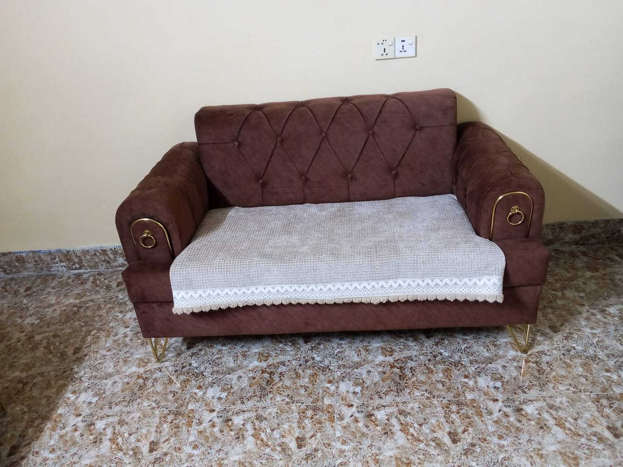 سلام عليكم طاخم قنفات للبيع اي عيب مابي سعر 600 وبي مجال بسيط ***********
