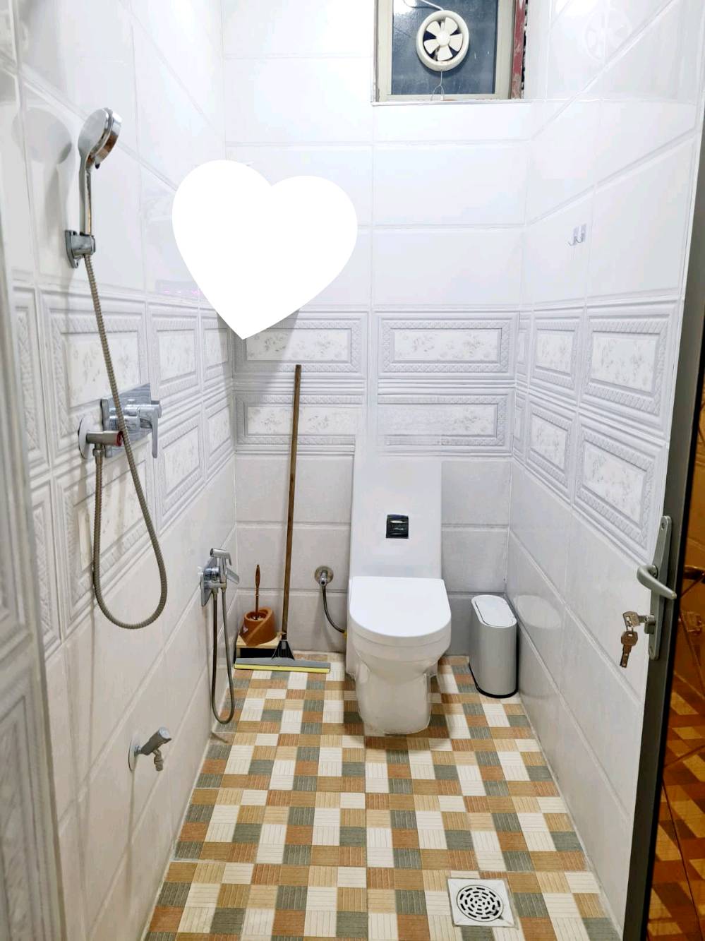 المحمودية حي 18الجديد بناء درجة أولى \24\
📃سند طابو صرف نقص واجهة فقط
🏠-بيت للبيع قرب قاعة
 🕍الحسين والعباس شارع 40🚘
➖مساحة 125M طابقين 
يتكون⤵️ طابقين 
طابق1
➖1غرف نوم 🛏
➖استقبال-صاله-مطبخ🛒
-مجموعه صحيات-🚽
تكدر سوي مشتملات 2 
بيت جبير ماشاءالله 

طابق 2
2غرفة نوم صالة مفتوحه
جبيرة
 صحيات 
بيتونة سطحين 
📞للتواصل
***********
***********
مطلوب الإسكان