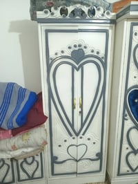 غرفة خشب • مستعملة • قابلة للتفاوض