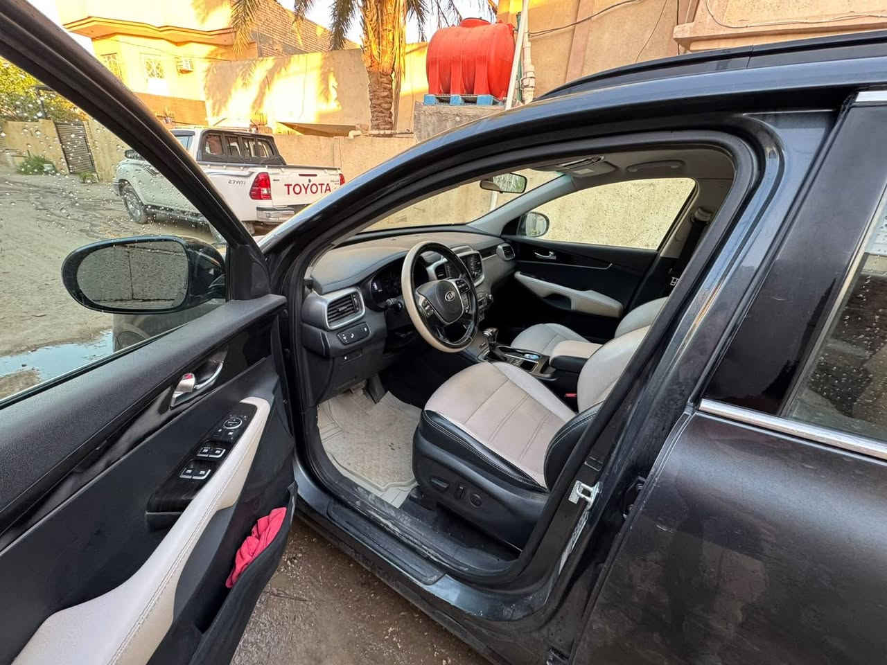 سلام عليكم بيع او مراوس 
سورنتو 2020 وارد امريكي ضربته باب وبنيد وبيهه ملاحظات ايرباك استيرن فقط السياره فور ويل محرك 6 سلندر مواصفات فول ما عدا الفتحه السياره ما متعوبه مال بيت ماشيه 94 ميل رقم بغداد مكان السياره بابل رقم الهاتف *********** السعر 188 ورقه وبيهه مجال
