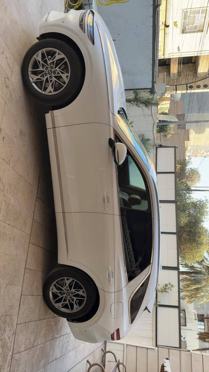 GENESIS GV70 2024 
السلام عليكم. 

4 سلندر  Turbo   2500

رقم بغداد 
تحويل ثاني يوم 

حالة السيارة:
تبديل قبغ صندوق بلادي نفس لون مال شركة
 
‎المواصفات:

1-داخل زيتوني  قيادة السيارة من البصمة مال سيارة 

2-ماشية  ١٩  فقط قابل للزياده السيارة جديدة وزيرو تعتبر على موديلها وبعد بل حقيقة احلى 

3-كشنات كهربائية جلد من نوع فاخر

4-اضواء LED أمامية وخلفية

5-رادارات أمامية وجانبية

6-قيادة ذاتية

7-اوتو بريك في حال ظهور اجسام غريبة امام السيارة 

8-كشنات خزن ميموري

9-شاحن لاسلكي

10-تبريد وتدفئة المقاعد الامامية 

11-إشارة ترحيب بالأبواب

12-خمسة وضعيات للقيادة

13-بانوراما

14-هزاز بالستيرن في حال خروج السيارة من المسار

15-حساس للأمطار بالجامة الأمامية

16-شعار جنسس اسفل المرآة الجانبية

17-نظام صوتي رهيب مكون من 16 سماعة

18-بصمة ابواب
وبعد كومة مواصفات 

مكاني بغداد/ زيونة
السعر ٣١٨
رقمي 

 0770 064 2075
