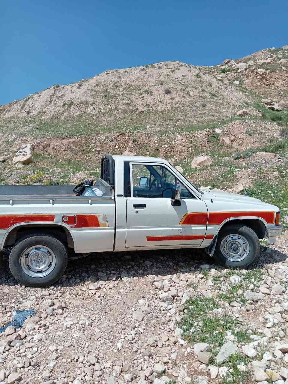 السلام عليكم. بيك آب ٨٨ للبيع محرك كروسيدة كير اكسل شرط التنك كما موضح في الصور صبخ بلادي رقم دولي صلاح الدين سنوية نافذة لغاية ال٣٠ بأسمي تحويل مباشر   العنوان صلاح الدين طوز السعر ٦٠$ هاتف ***********
