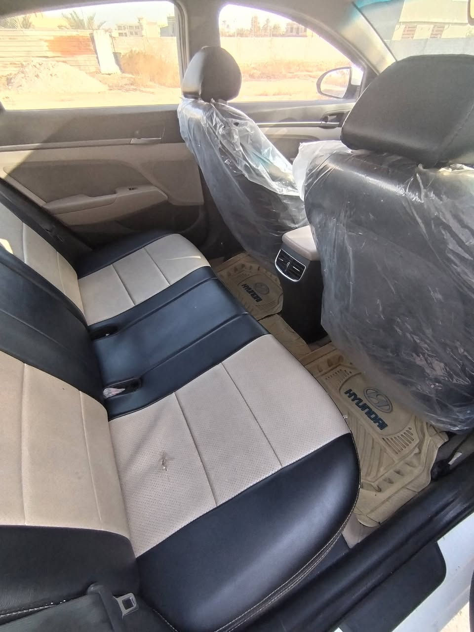 سلام عليكم للبيع الانتره 2017
خليجي رقم بغداد انكليزي
اعلئ فئة GLS
فول مواصفات

 مكينة 2000 دوش
كير أوتوماتيك (AT)
 فتحة سقف سلايد
 تحكم ستيرن
 كاميرا أمامية
 كاميرا خلفية
 تبريد قطعتين
 شاشة كبيره +حاكية + بلوتوث
 حساس أمامي
 حساس خلفي
 لد نهاري أمامي
 خمسه ويل كب 
 لايت منضومة زنون 
 داخل جلد
 مرايا جانبية كهرباء + إشارات + شفط
أنظمة قيادة (اقتصادي / نورمل / رياضي)
ملاحظه (سياره مكفوله كفاله عامه) 

 السـعـر 152 وبيها مجال
مكان: كربلاء طويريج 
رقم : ***********
