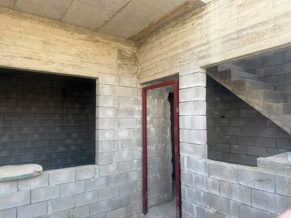 السلام عليكم
هيكل للبيع المساحة 103.50 
واجهة 6 عمق 17.25
جمعية الرعاية الرابعة بعد جامع الليلة 
بناء درجة اولى 
 مجاري البيت كاملة 
مع تانكيات 
للأستفسار الاتصال على الرقم 

‭***********‬
