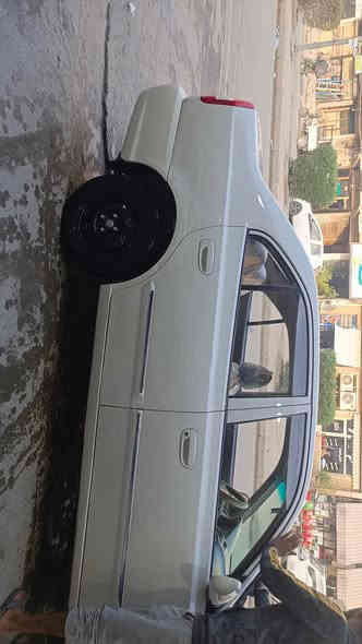 السلام عليكم من رخصه الادمن هونداي فيرنا ٢٠١٢ شركه عامه سياره اوتوماتيك مكينتها ١٥٠٠ تخم تاير سونار موجود كفاله من صبغ وتبديل والضربه عدا دعاميات والدوسة  مصبوغات وبيها بارد كير مكينه سونار موجود سياره بأسمي قبل سبوع رقم الجديد هزة سياره جاهزة تحويل ثاني يوم ( شرط سونار ) ***********
