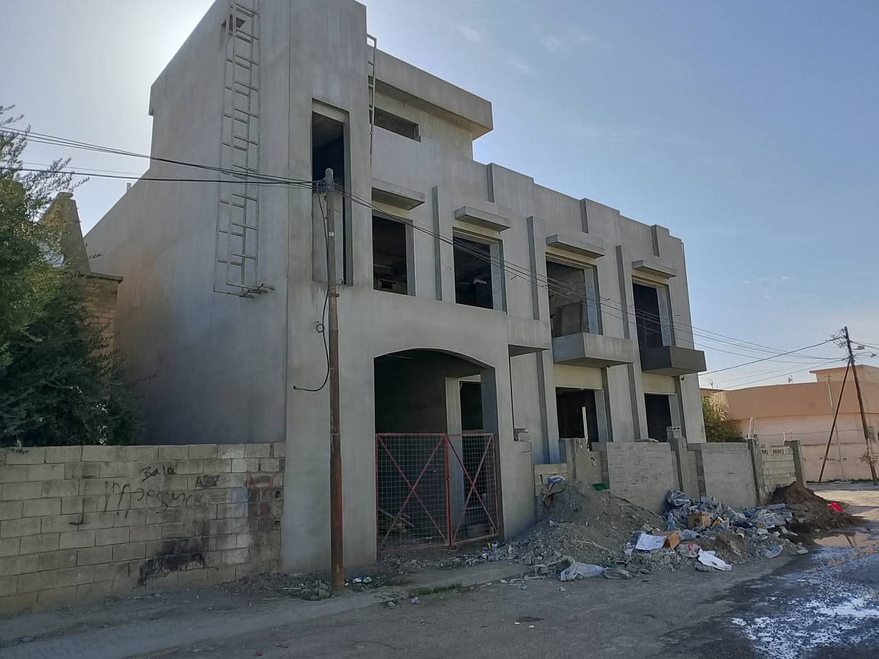 سلام عليكم نشتغل لبخ خارجي وترميم بيوت داخلي وخارجي وتفليش وتنظيف ماعليك فقط مراسله الصفحه او اتصل ع رقم ***********
