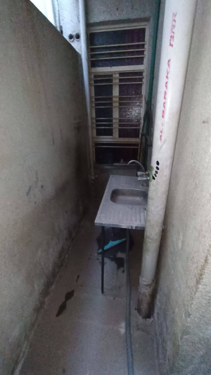 ​🏠 دار للبيع (طابق ونصف)
الموقع: بغداد،حي البساتين، شارع الدكتور أحمد الوائلي.
المساحة: 75 متر.
​تفاصيل الدار:
​الطابق الأول: استقبال + حولي + غرف نوم + صحيات.
​الطابق الثاني: غرفة نوم أمامية + صحيات + سطح خلفي.
✅ بناء مرتب واستغلال ذكي للمساحة.

📞 للتواصل: (***********)
