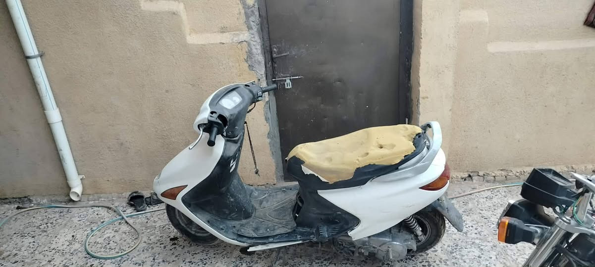السلام عليكم دراجة فراشة للبيع دراجة شغاله و خير من لله تاخذه بس تهن و بانزين دراجة تشتغل هندر سلف بيها بس تحتاج باتري السعر 250 و بيها مجال 
الرقم ***********
