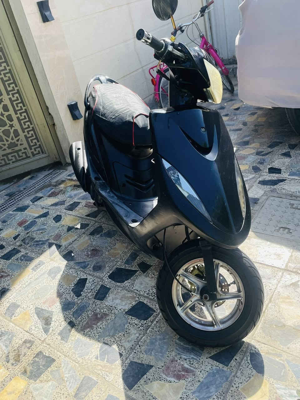 ماكس عدله 
كهربائيات شغال هورن لايت عالي ناصي اشاير سلف 
كابريتر جديد 
عليها وياله RPM 
يدات بريك كوسو
فج بريك رياضي 
قطره دهن رياضي 
ملاحضه. .المحرك مفتوح ولفات 
الكفر تايوان   
العنوان بغداد  رحمانية الشعلة 
السعر 500 الف و بيها مجال 
واتساب ***********
