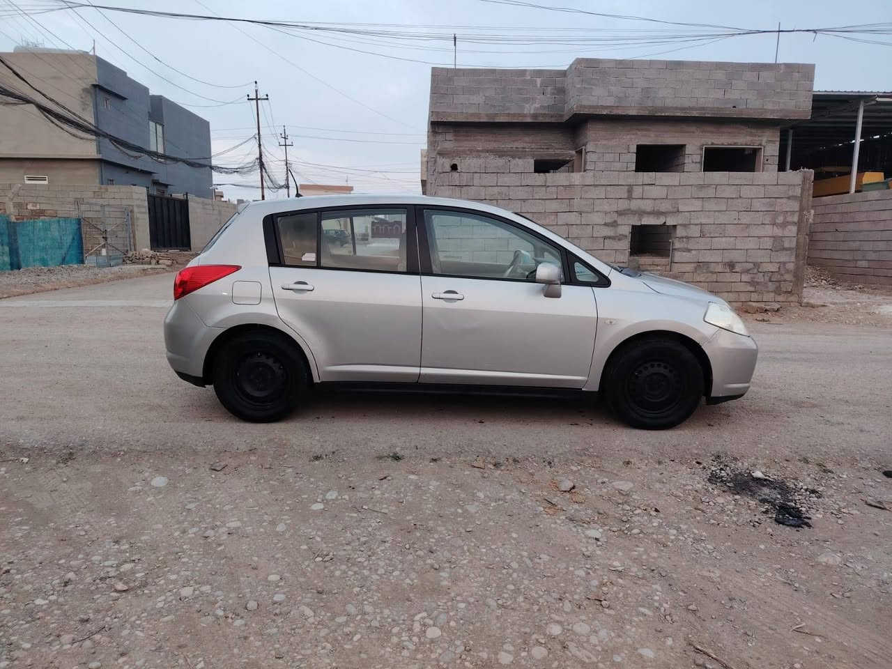 نيسان تيدا موديل 2008 اتوماتيك ماشية 148 الف حقيقي
سبير ماله نازل سياره جديد و حلوه 
كير و محرك و تبريد بشرط مامفتوح بورغي
بدون صرف و بخار 
بدون ضرر و جاكوش صبغ  صوره صونر موجود بلمنشور
شوية بيها جلح
بيها دفتر بنزين 
هزه و فحص و سنوية و رقم كله جديد لحد 2028
بأسمى بشرط تحويل و غرامه رقم سليمانيه
اربع تايرات جديد 
سياره مال جناي 
مكان كركوك 
*********** واتسأب موجود كركوك, العراق
