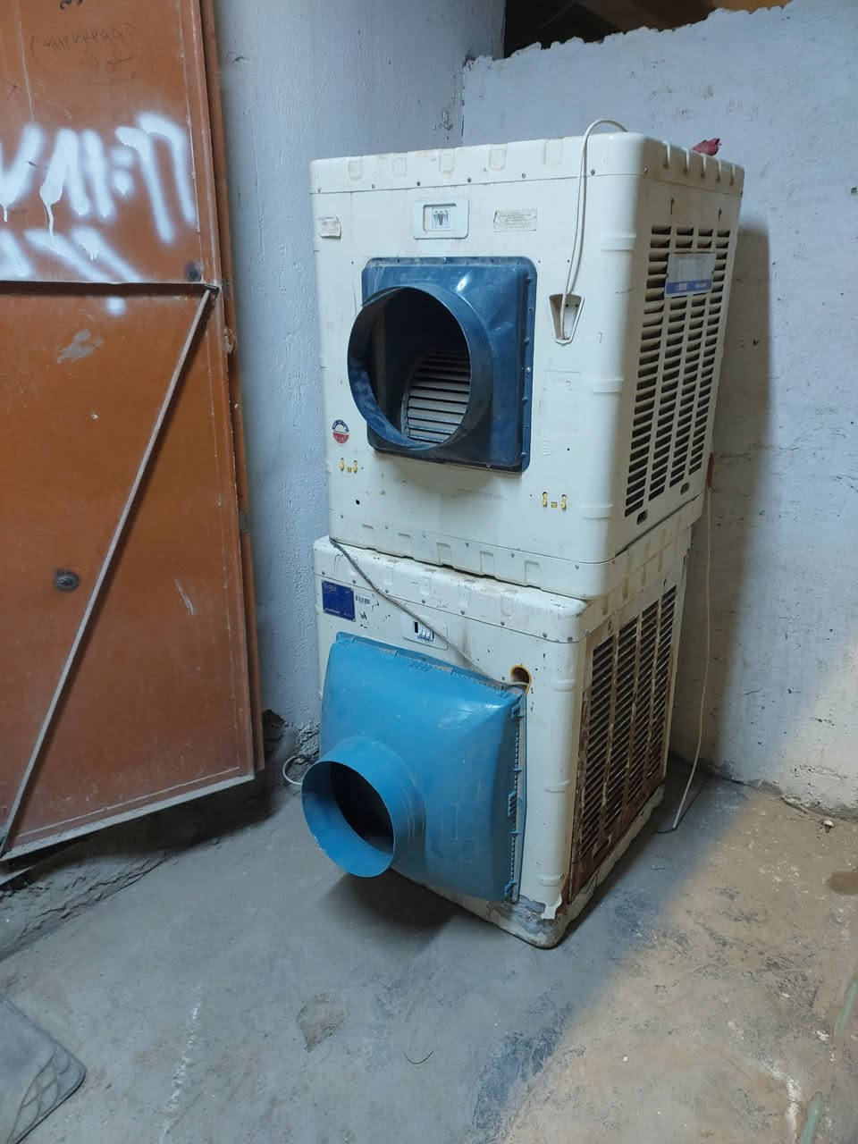 غراض مستخدمه للبيع بنكات سعر وحده ١٥ شغاله فلتر ماء سعر ٤٠ وبي مجال مبردات شغاله جاهزه كل وحده بسعر وحده سعرها ١٠٠ والثانيه ٧٥  كراسي زوج ٢٥ قفل عنوان سوك حديثه خلف جامع عبدالرحيم معرض مصطفى اتصال ***********
