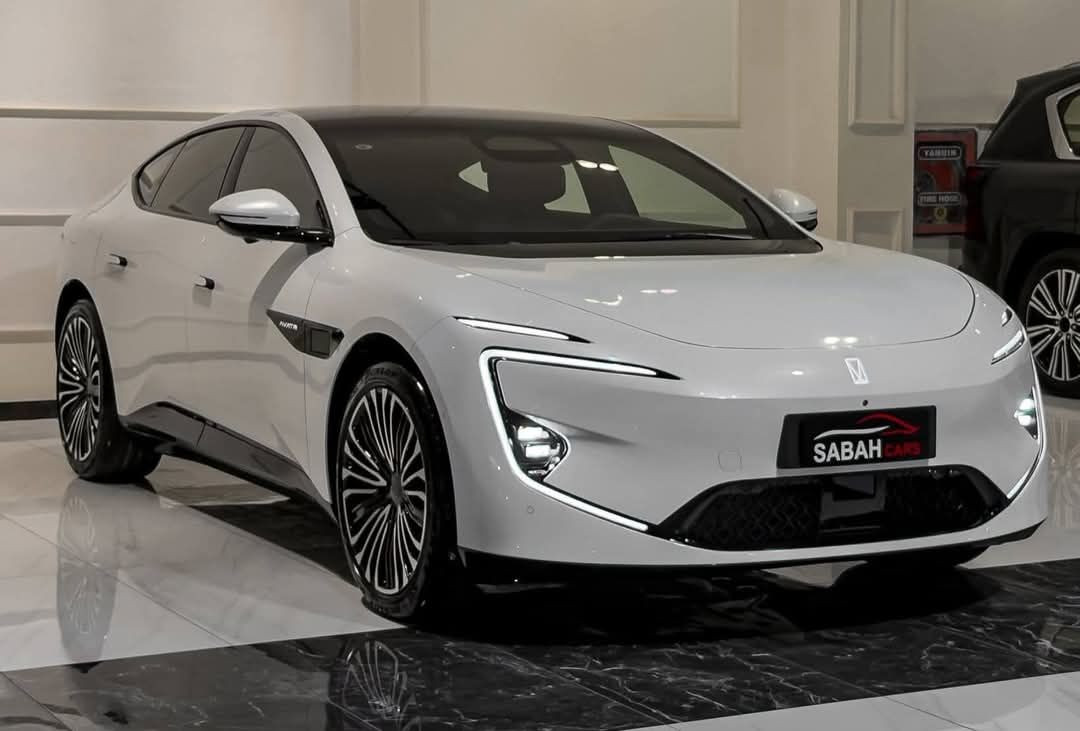 أفاتر 12 ألترا إكستند رينج موديل 2025 بلكن هايبرد
AVATR 12 Ultra Extend Range – 2025
0KM
• نوع النظام: هايبرد قابل للشحن (Plug-in Hybrid)
• المحرك: 1.5 لتر تيربو
• سعة البطارية: 39.5 كيلوواط/ساعة
• القوة الإجمالية: 314 حصان

💎 ســعــر ✅ ::  الــرد تلقائي 📮

• عزم الدوران: 367 نيوتن.متر
• عدد الأسطوانات: 4 أسطوانات
• السرعة القصوى: 190 كم/س
• التسارع 0 – 100 كم/س: —
• استهلاك الوقود: 2.75 لتر / 100 كم
• سعة خزان الوقود: 45 لتر
• مقاس الإطارات: 265/40 R21
• ناقل الحركة: E-CVT
• الأبعاد (ارتفاع × عرض × طول): 1450 × 1999 × 5020 مم
• نوع الهيكل: سيدان
• عدد المقاعد: 5 مقاعد
• مقاس الجنوط: 21 إنش

رقم صاحب سيارة : ***********
