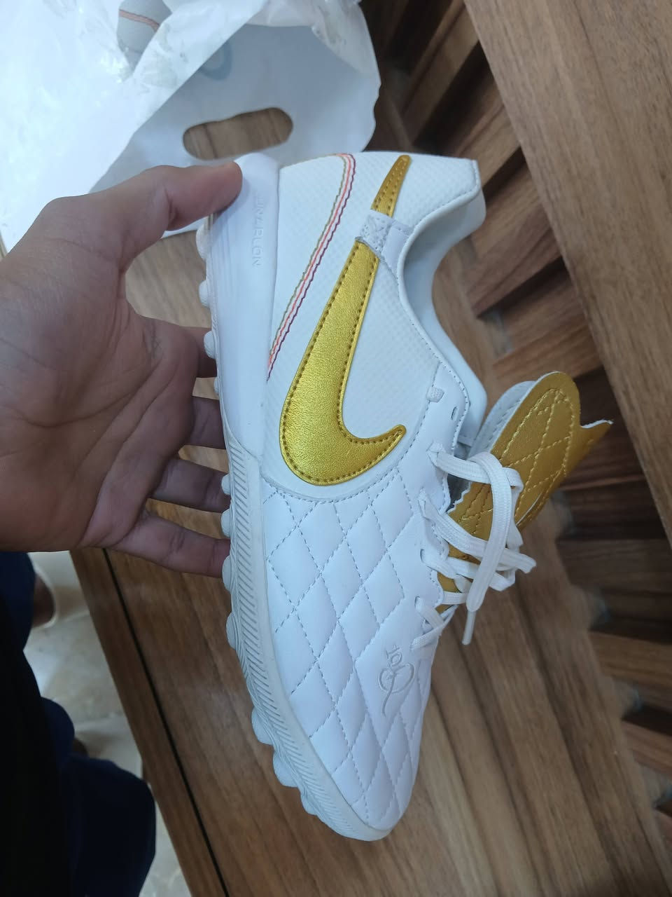 كدام عينك اصلي مال امزون خفيف واحد ع واحد ستدد +ترتان
الاسود ٤٥
الابيض ٣٥
 ***********
توصيل عليه
