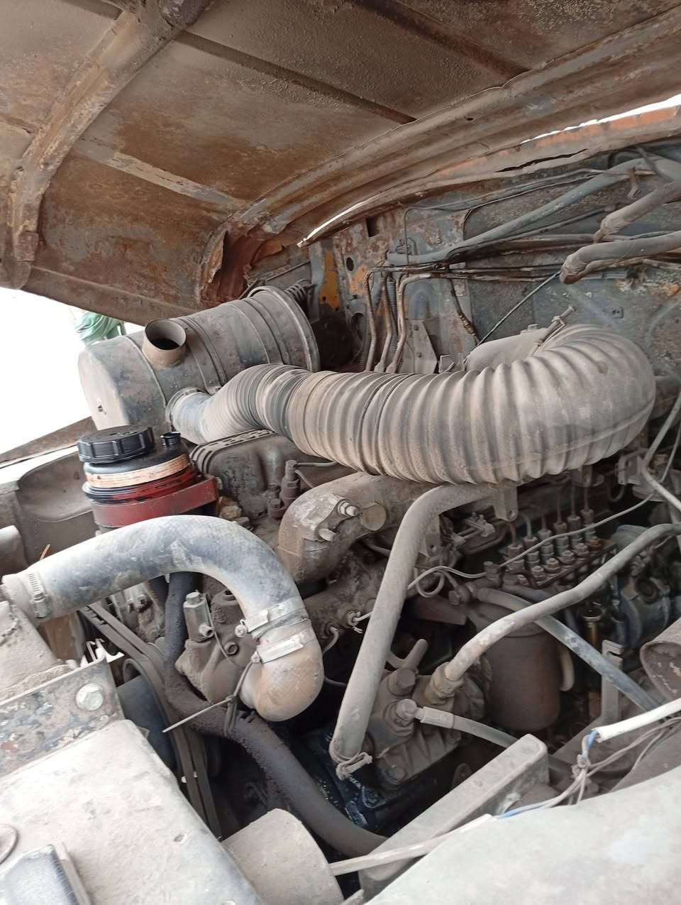 السلام عليكم للبيع كرين تادانو نيسان رقم بصره الماني سياره تحويل موديل 76 سياره مكفولة كفالة عامه طخم تاير جوبلس بريك هوا محرك مو سوبر عادي محرك جديد لا يدخن ولا يبخر شاصيها مكفول سلايت واحد بلادي كرين  جاهز للشغل 
باتريات جدد شراي اتصل على ارقام الموجوده وانا بل خدمه انا مكلف بالنشر مكان السياره البصره الزبير السعر على الاتصال 
***********
***********
ابو حسين
