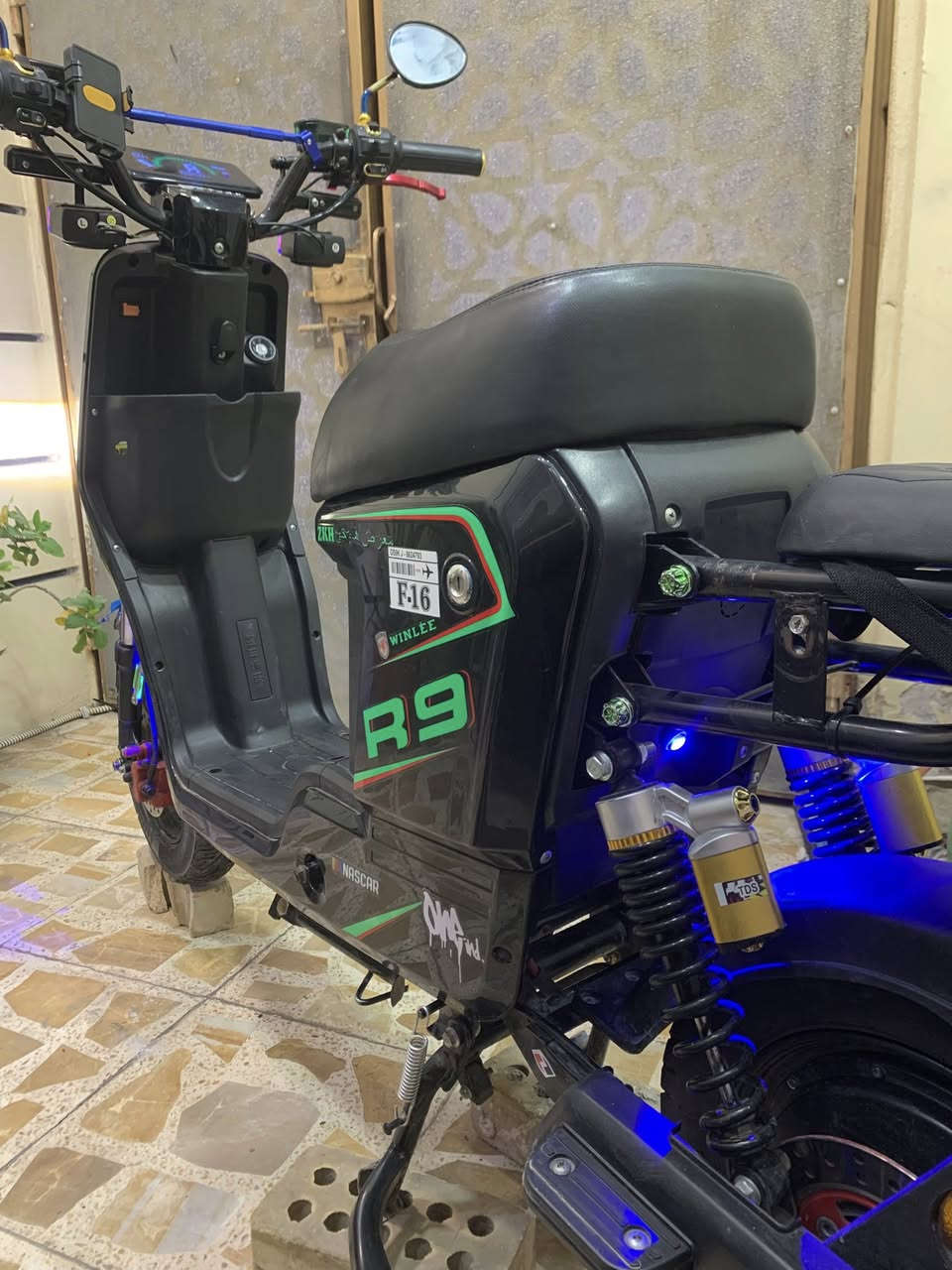 السلام عليكم دراجه شحنR9موديل 2026الشكل الجديد دراجه رمبه صار10 أيام  نزلتها بيدي دراجه فول مواصفات ومزوده رياضي  سرعه الدراجه 109 والحقيقي 75تشغيل بصمه وسيوج وكارت بيها نضام البك R وبيها سستم سماعات و يدات بريك رياضي و يدات سكليتر رياضي و مرايات عدد 3 كاربون رياضي وبيها قناع كاربون وكلوب زنون  ودبلات رياضي ابو البطل و السعر 600 وبيها مجال للطيبين مكان بغداد الحريه الرقم ***********
