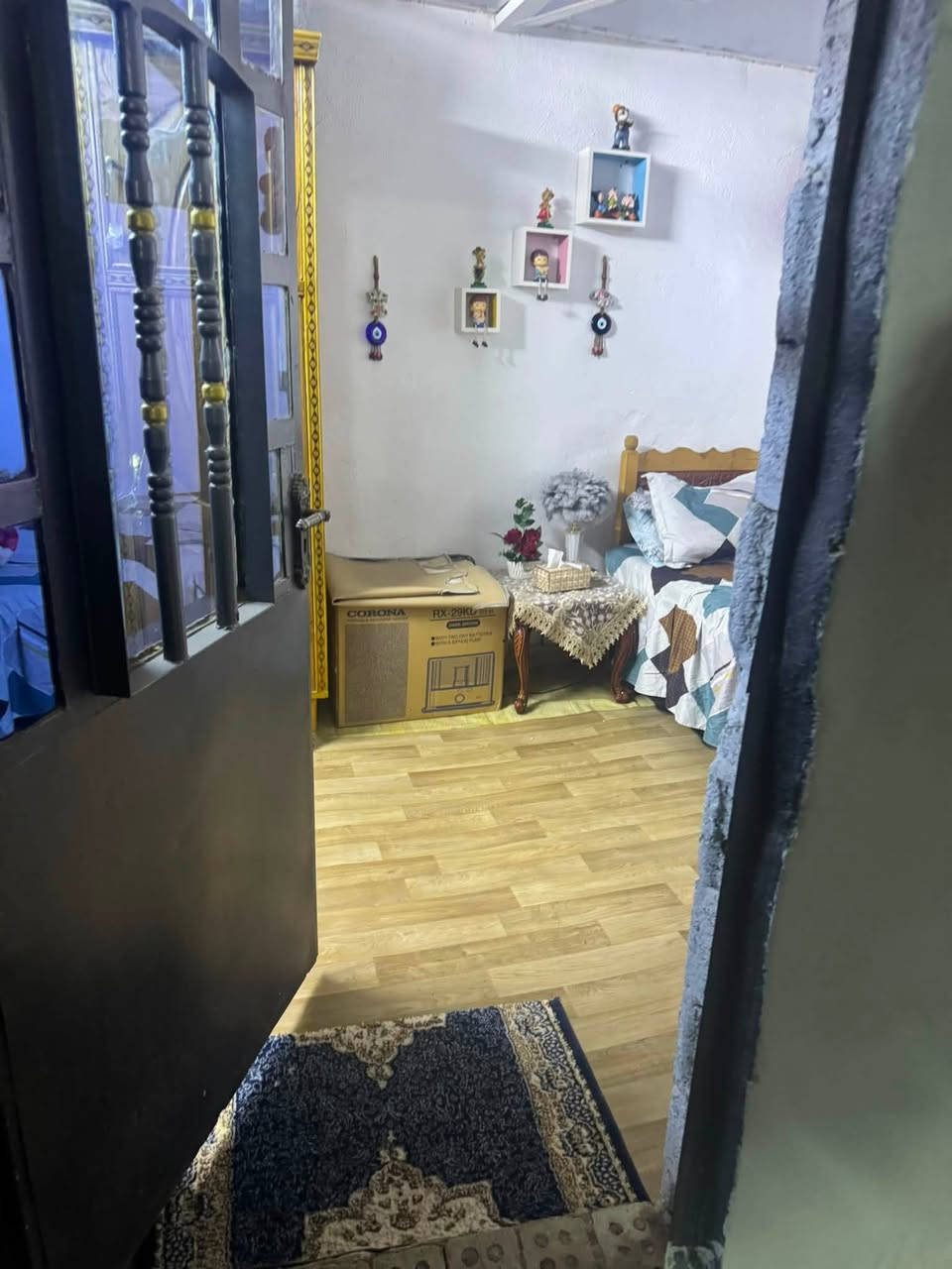 سلام عليكم بيت تجاوز مساحته 200 غرفتين وصاله وحمام وحديقه خارجيه وطرمه كبيره قمريه بل طرمه مال مطر البيت جاهز من كلشي يعني اجيب غراضك وتكعد مدرس قريبه عليك مي كهرباء وطنيه كلش زينه  البيت البيت الله  شاهد  كلش نضيف المكان الدوره نهايت شارع ستين مقابيل قاعت باور هاوس السعر 14 وبي مجال متواجد خاص واستاب هاذه رقمي ***********
