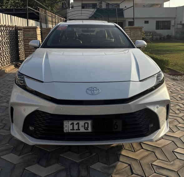 سلام عليكم من رخصه الادمن 
كامري موديل 2025 وكاله ساس 
ماشيه 1500km سياره زيرو 
مواصفات LE 
-فتحه 
- كشن سايق كهرباء فقط 
- جلد مخمل
- سياره مكفوله عدا بالباب الخلفي عكس السايق مثل ما موضحها بالصور 
- رادار امامي 
- السياره بانزين 
- السعر 42 مليون دينار عراقي وبيها مجال بسيط 
    - رقم الهاتف ***********
